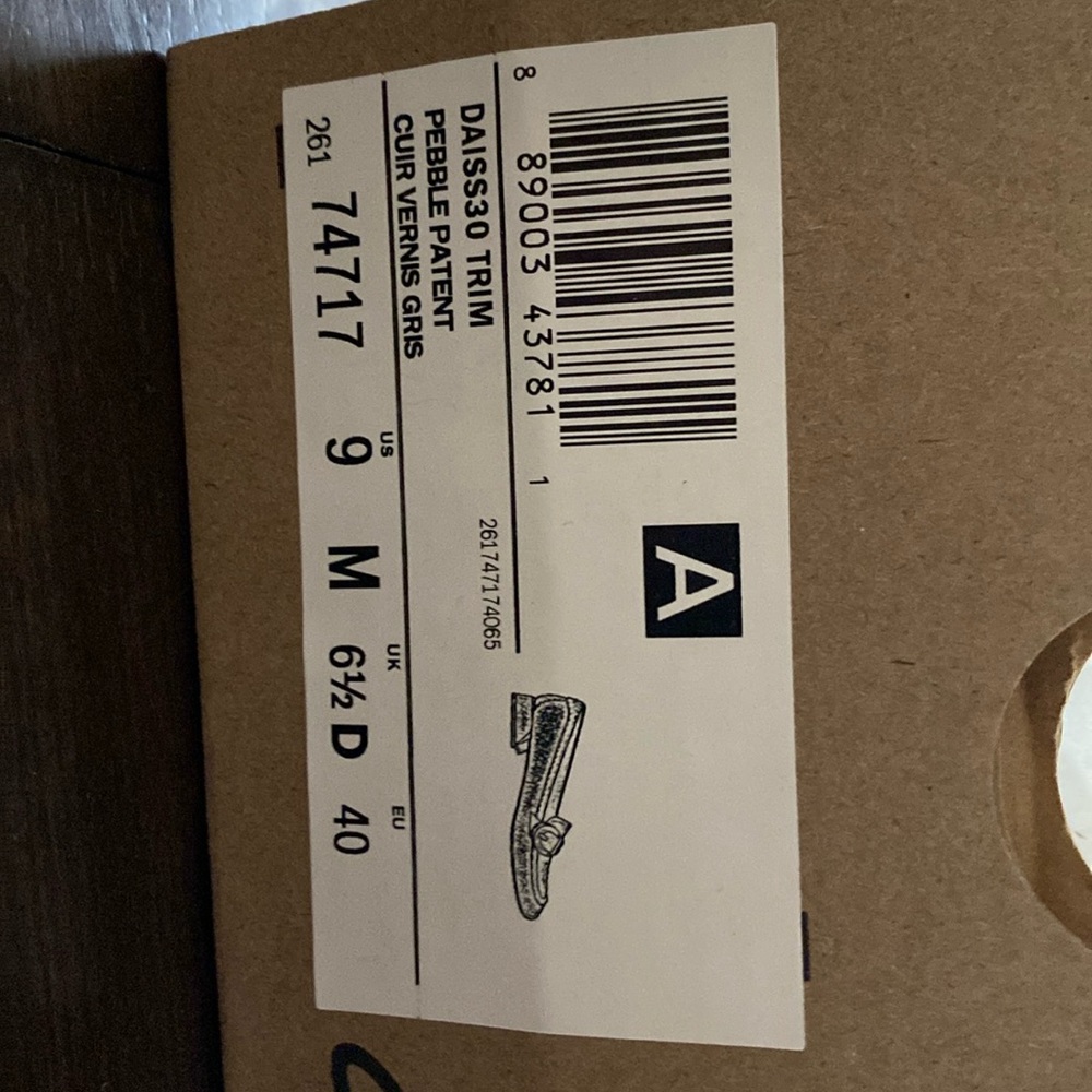 Never worn too big and bought without realizing they were final sale